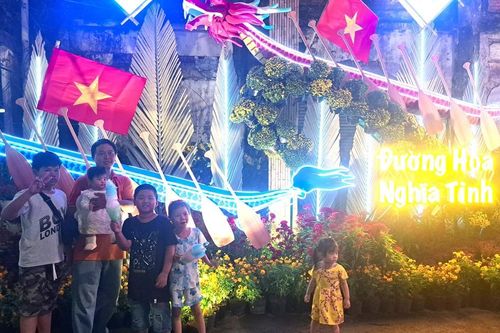 Có gì ở Chợ hoa Xuân 'Trên bến, dưới thuyền' trước giờ khai mạc?