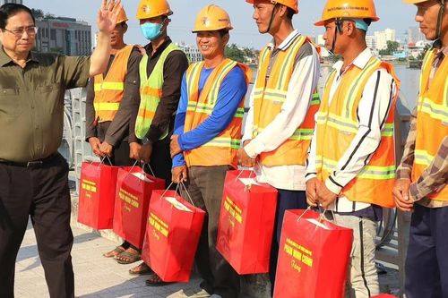 Thủ tướng Chính phủ thăm, động viên các lực lượng ứng trực Tết tại Cần Thơ