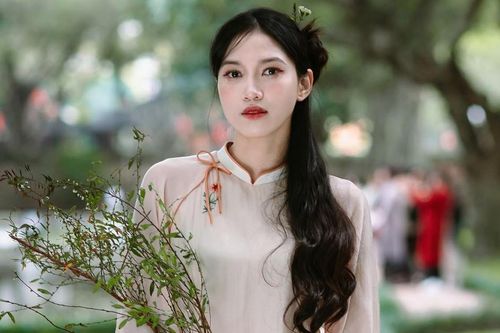 Hot girl bóng chuyền 9X vinh dự được kết nạp Đảng, 'hóa' thiếu nữ Hà Thành xưa trong ngày tết Giáp Thìn