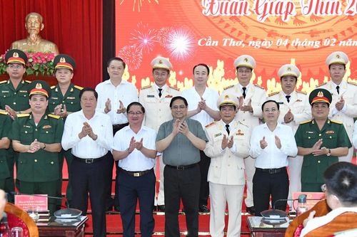 Thủ tướng Phạm Minh Chính thăm các đơn vị, lực lượng vũ trang ứng trực dịp Tết tại thành phố Cần Thơ