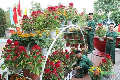 Cho xuân mới thêm ấm áp, tươi vui