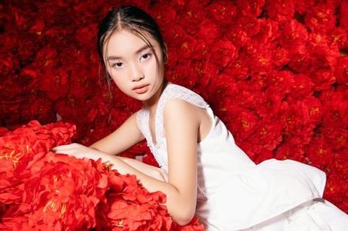 Người mẫu trẻ Cherry Khánh My khoe nhan sắc 'đốn tim', thần thái rạng rỡ đón Tết Giáp Thìn 2024