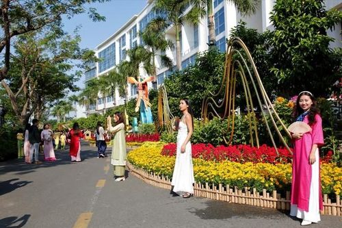 Hấp dẫn Hội hoa Xuân Phú Mỹ Hưng Tết Giáp Thìn 2024