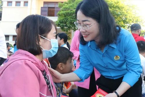 Hơn 4.200 tỷ đồng từ quỹ công đoàn chăm lo người dân Tết Giáp Thìn