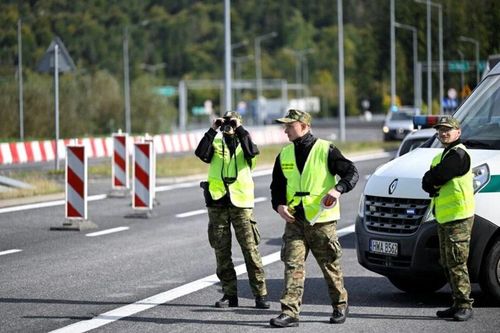 Ba Lan gia hạn biện pháp kiểm soát biên giới với Slovakia