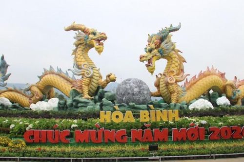 Tận mục vẻ hoành tráng linh vật 'song long chầu nguyệt' ở Hòa Bình