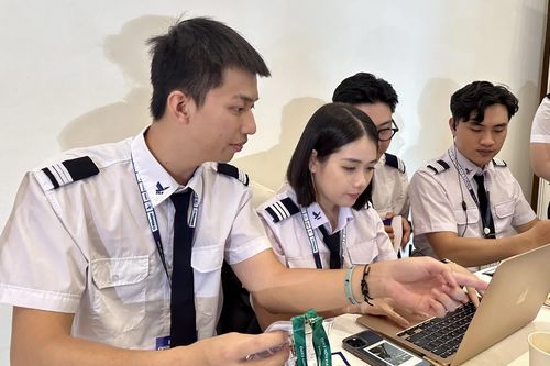 'Khát' nhân lực ngành hàng không