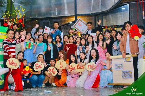 Lần đầu tiên tại Đà Nẵng: Dùng Tiếng Anh kể chuyện văn hóa qua Hội chợ Xuân