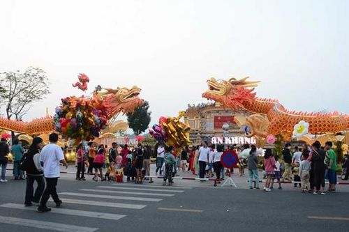 Ấn tượng sắc màu tại Hội Xuân Giáp Thìn 2024 thành phố Huế