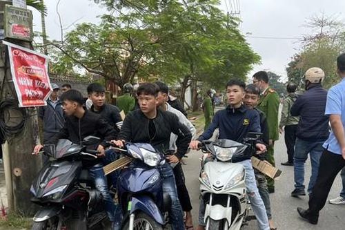 Khởi tố 34 đối tượng vác hung khí rượt chém người tại Huế