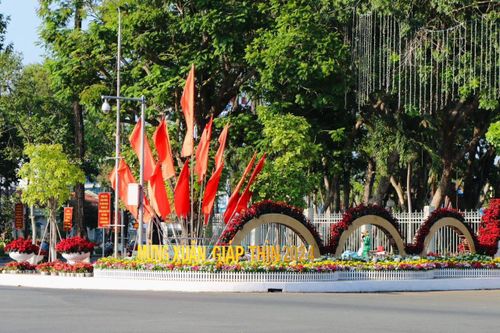 Cần Thơ: Đường phố trang hoàng đón Xuân