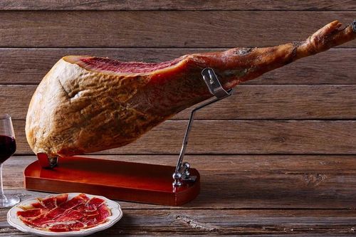 Những điều không ngờ về chiếc đùi lợn muối Iberico đắt đỏ nhất thế giới