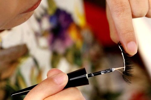 Con đường xuất khẩu lông mi giả ra thế giới, thu về bộn tiền của Triều Tiên
