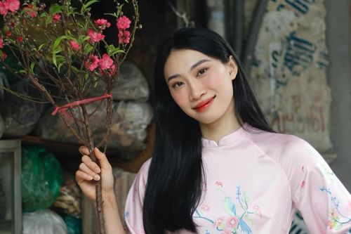 Chân dài bóng chuyền Việt Nam khoe ảnh đón Tết gây thương nhớ