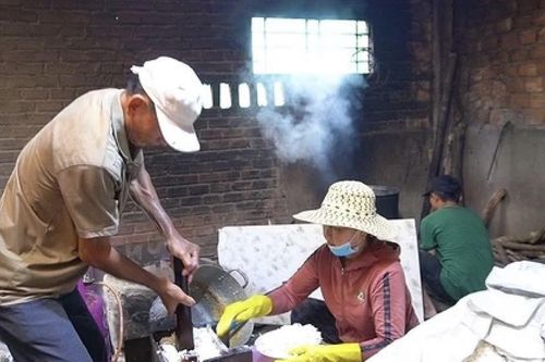 Gánh hàng của má lo Tết cho cả gia đình