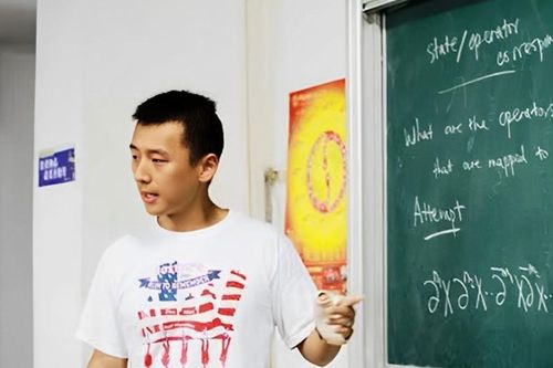 Cuộc sống hiện tại của nam sinh đỗ ĐH ở tuổi 13, là giáo sư trẻ nhất Harvard