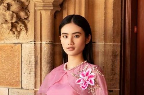 Hoa hậu Ý Nhi diện áo dài truyền thống tại Úc trước thềm Tết Nguyên đán
