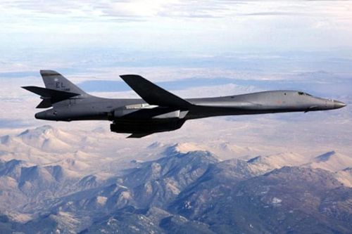 Mỹ huy động máy bay ném bom tầm xa tấn công các mục tiêu của Iran ở Iraq và Syria