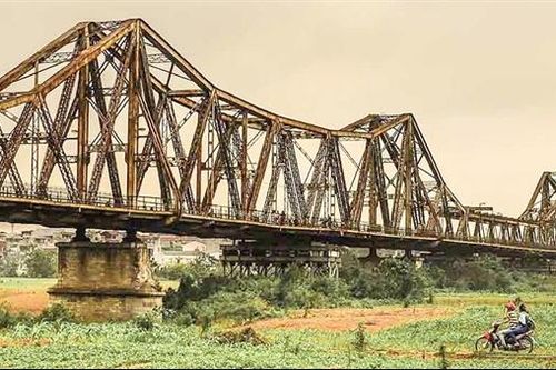 Bờ sông sóng phố