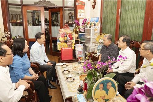Phó Thủ tướng Lê Minh Khái thăm, tặng quà Tết tại An Giang