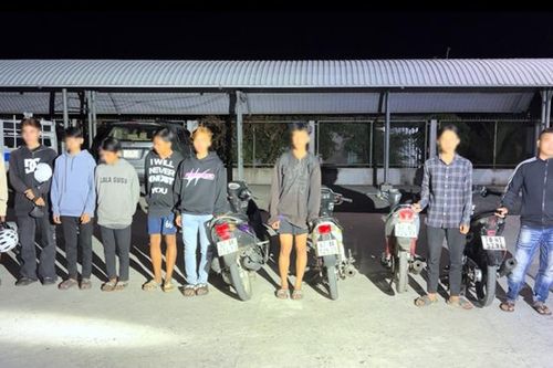 Bắt giữ nhóm thanh niên tụ tập cổ vũ đua xe trái phép