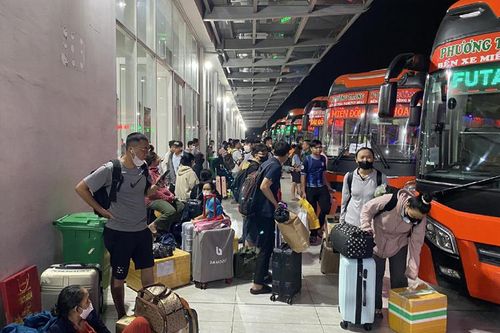 TP Hồ Chí Minh: Các bến xe đông nghẹt người về quê ăn Tết