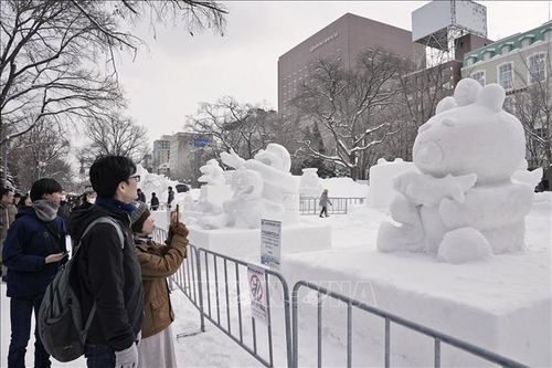 Khám phá 190 tác phẩm điêu khắc băng tuyết tại Lễ hội Sapporo ở Nhật Bản