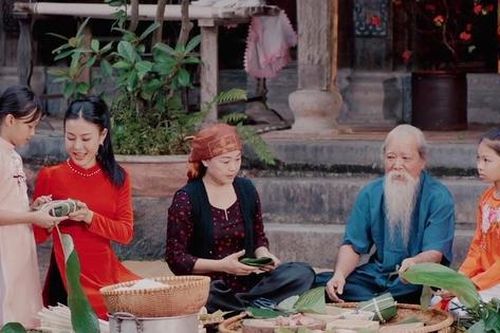 Nữ biên kịch ra MV ca nhạc đậm vị Tết xưa