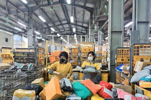 Dịch vụ chuyển phát hàng hóa nhộn nhịp những ngày giáp tết