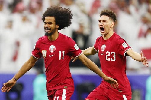 Thắng nghẹt thở penalty, Qatar vào bán kết Asian Cup