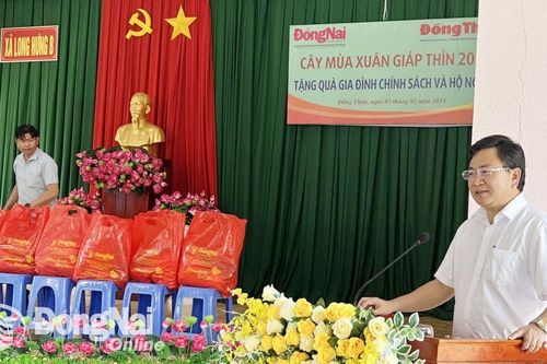 Báo Đồng Nai trao tặng 250 phần quà Cây mùa xuân tại Đồng Tháp và Bến Tre