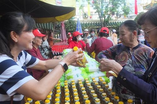 Tiếp tục mang Tết đến người có hoàn cảnh khó khăn
