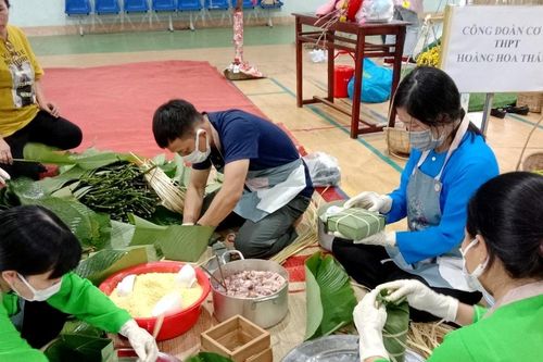 Trường THPT Chuyên Hùng Vương giành giải nhất Hội thi gói, nấu bánh chưng Xuân Giáp Thìn 2024