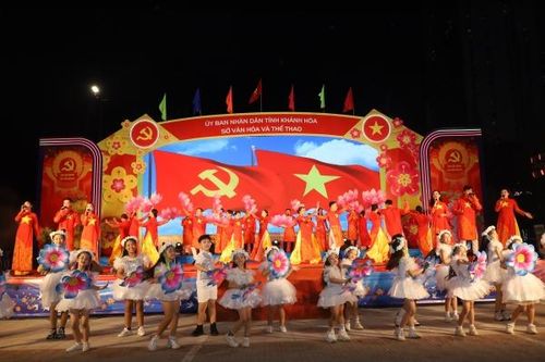Chương trình nghệ thuật ý nghĩa chào mừng ngày thành lập Đảng