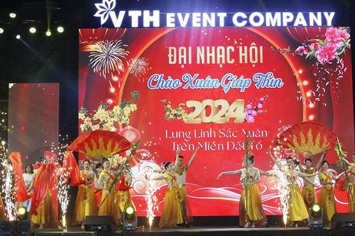 Chương trình nghệ thuật 'Lung linh sắc xuân trên miền Đất Tổ'