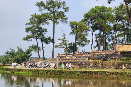 Khám phá di sản Huế bằng xe đạp thông minh