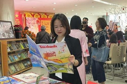 Quảng Ninh khai mạc Hội sách, báo Xuân Giáp Thìn 2024