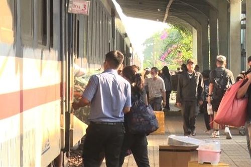 Nhà ga ở vùng trọng điểm công nghiệp bảo đảm đưa công nhân về quê đón Tết