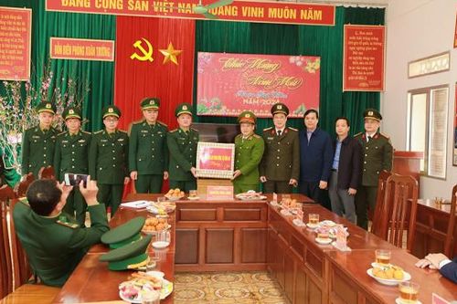 Thứ trưởng Nguyễn Văn Long chúc Tết các đơn vị vũ trang trên địa bàn tỉnh Cao Bằng