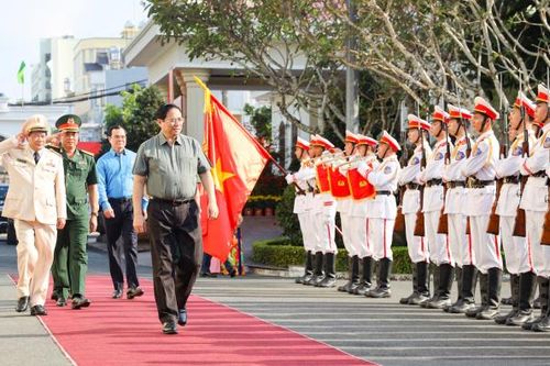 Thủ tướng Phạm Minh Chính thăm, chúc Tết lực lượng vũ trang TP Cần Thơ