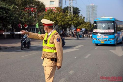Cận Tết Nguyên đán, CSGT Hà Nội tăng cường xử lý xe khách vi phạm