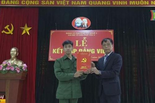 Kết nạp Đảng thanh niên ưu tú nhập ngũ đầu xuân Giáp Thìn