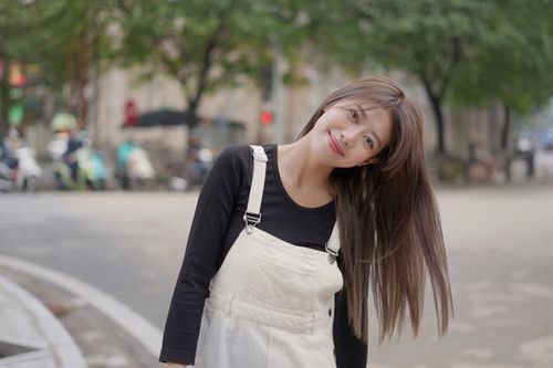 Pia Linh tự sáng tác ca khúc đầu tay làm thiện nguyện