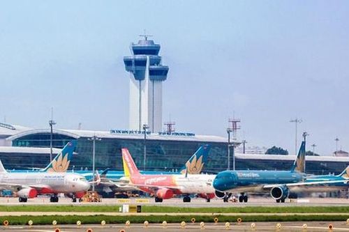 Sân bay Tân Sơn Nhất: Hơn 650 chuyến bay bị chậm, chỉ 40 chuyến bị ảnh hưởng bởi thời tiết
