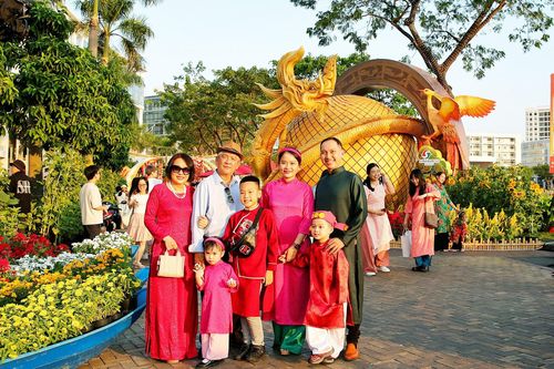 Rồng Thần - Chim Tiên nổi bật giữa đường hoa Phú Mỹ Hưng