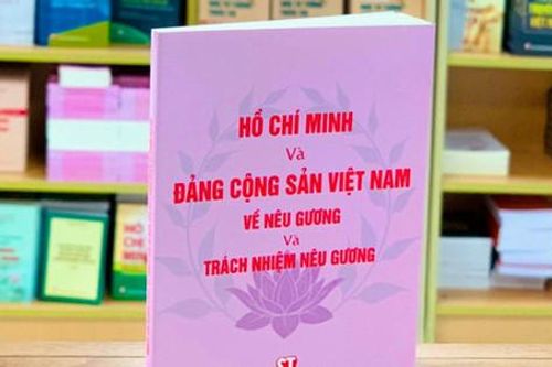Trưng bày sách, báo mừng Đảng, mừng Xuân Giáp Thìn