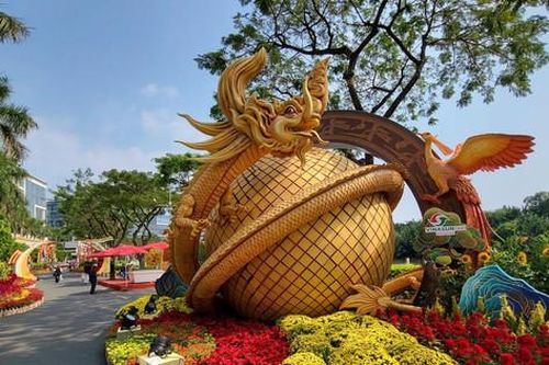 Thăm rồng thần và chim tiên ở đường hoa Phú Mỹ Hưng