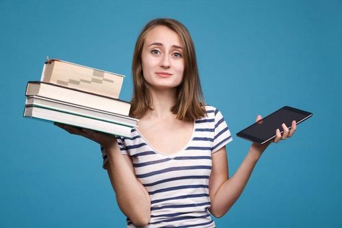 Đọc sách in tốt cho sức khỏe hơn sách điện tử