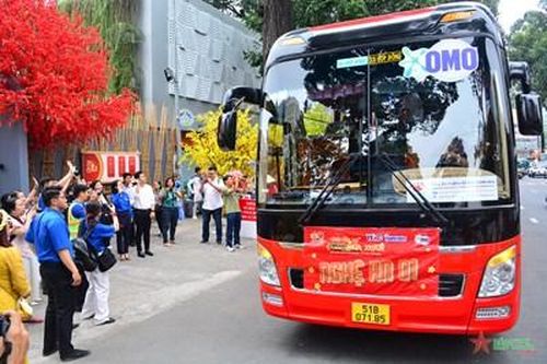 TP Hồ Chí Minh: 'Chuyến xe mùa xuân' đưa 1.500 công nhân, người lao động về quê đón Tết