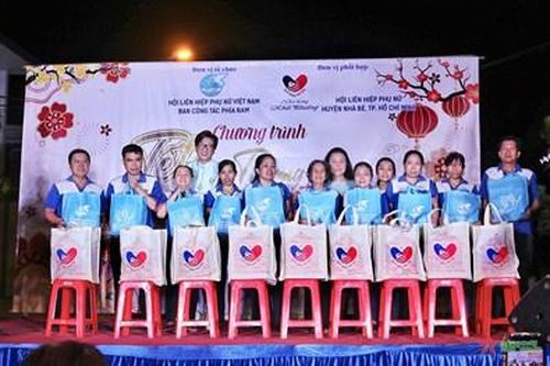 300 phần quà 'Tết yêu thương' đến với nữ công nhân huyện Nhà Bè
